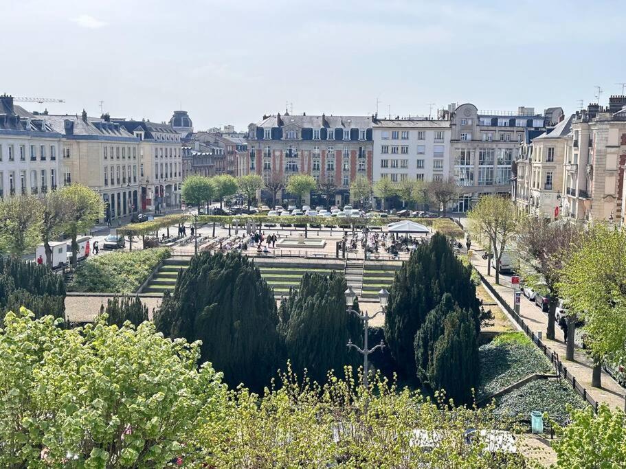 Forum Champagne Grand T2 Climatise Vue Cathedrale Reims Exterior photo